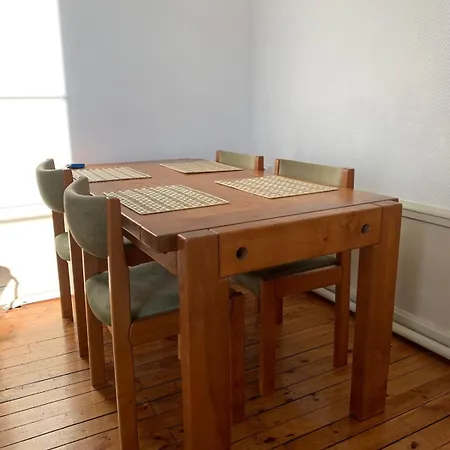 Spacieux Et Lumineux Place Delille Apartamento