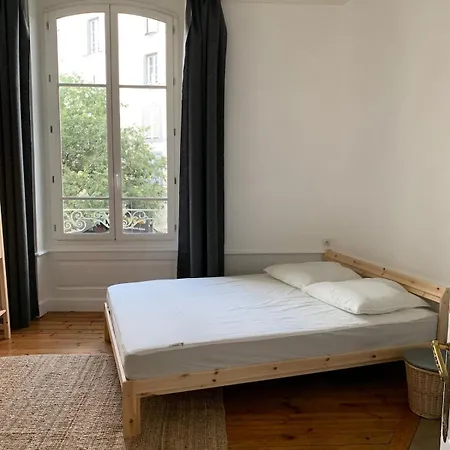 Apartment Spacieux Et Lumineux Place Delille