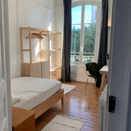 Spacieux Et Lumineux Place Delille Apartmán *