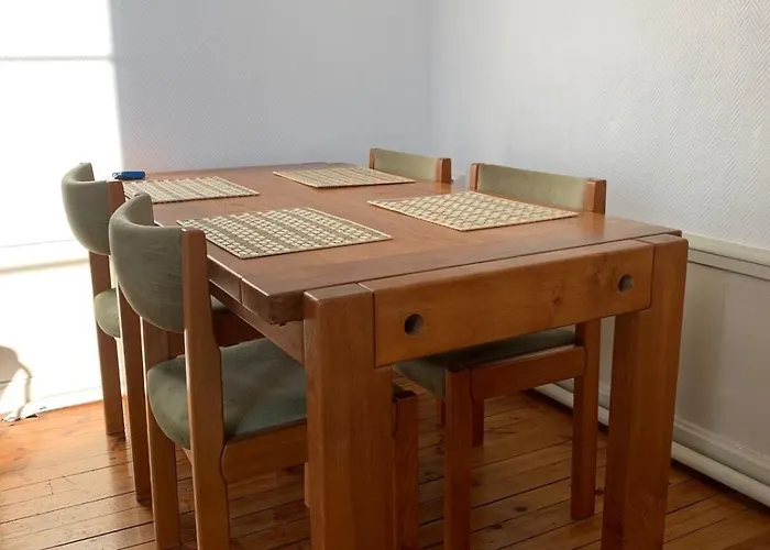 Spacieux Et Lumineux Place Delille Apartamento