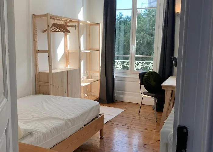 Spacieux Et Lumineux Place Delille Apartamento *