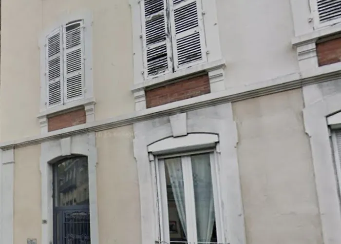 Spacieux Et Lumineux Place Delille Apartamento